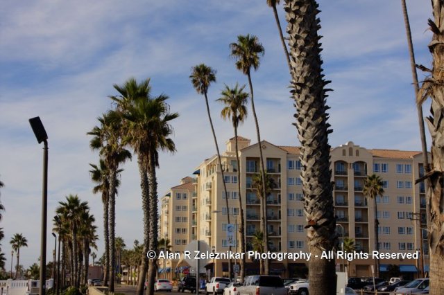 _MG_5692_3_4_tonemapped_Oceanside_Pier_Resort_Area_HDR_72_dpi