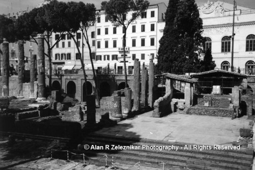 Italy_Rome_Largo_di_Torre_Argentina_900x600