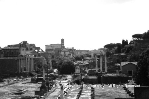 Italy_Rome_Roman_Forum_900x600